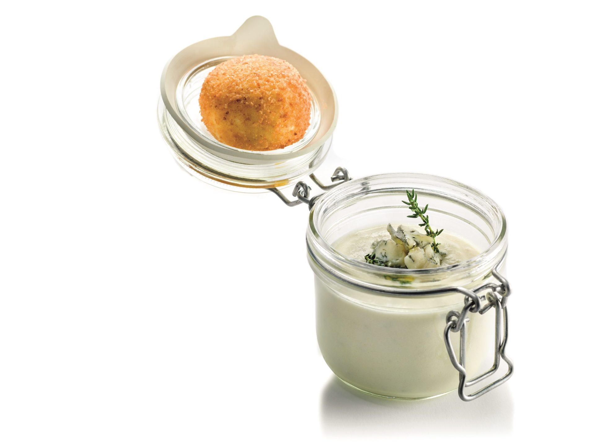 Gorgonzola soup with thyme and fried soft-boiled egg - Ljubljanske mlekarne