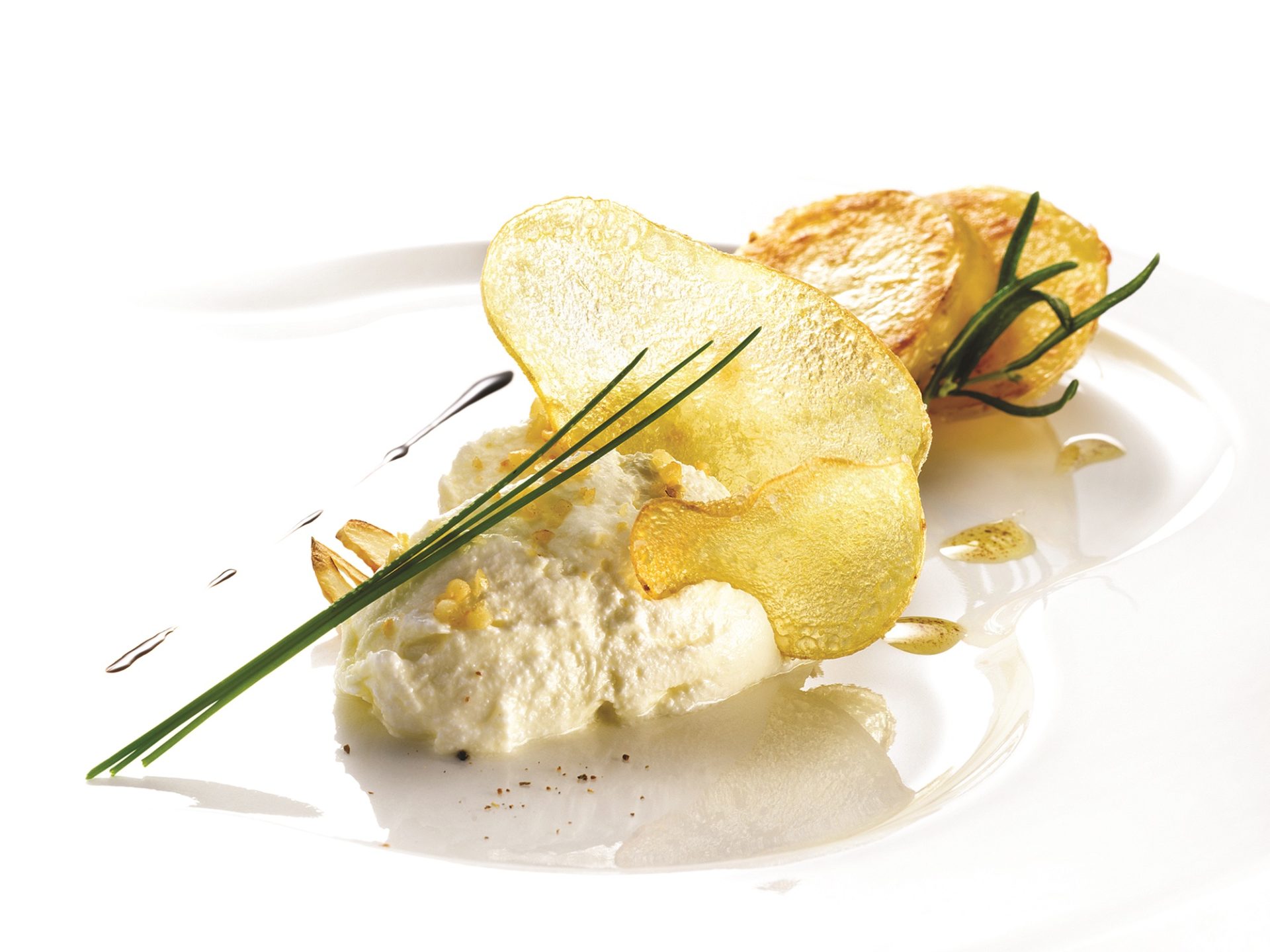 Cottage cheese foam spoon dumplings with a salad bouquet and yogurt dressing - Ljubljanske mlekarne